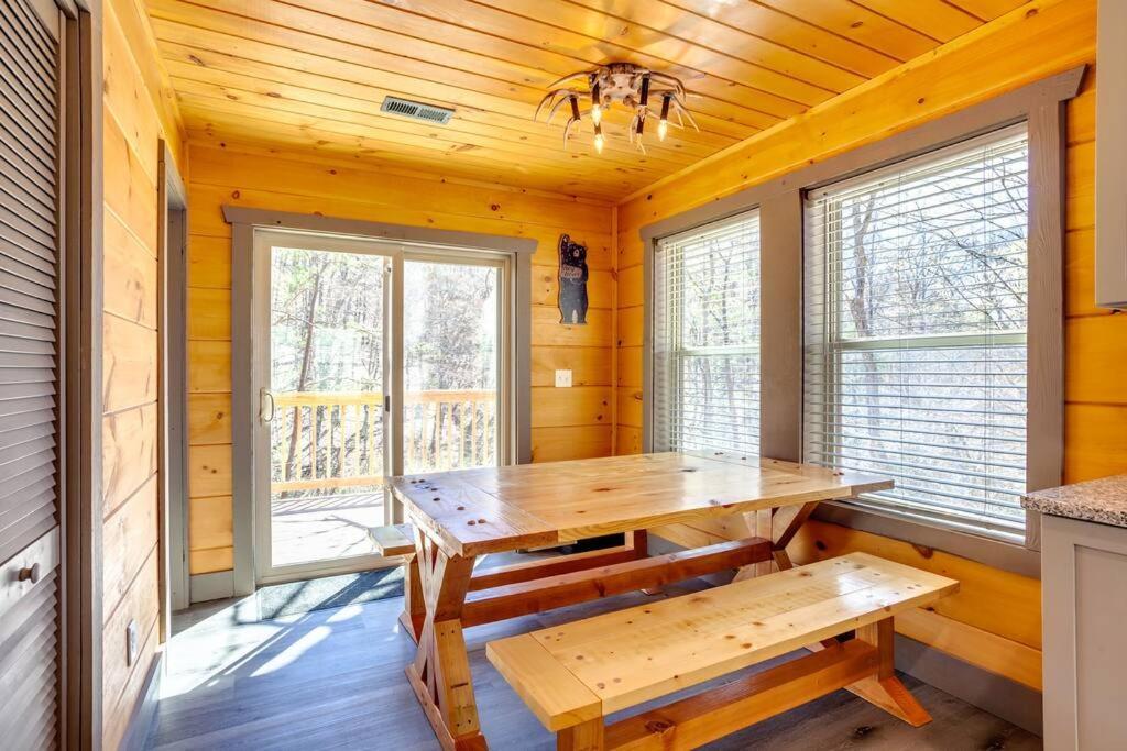 Dancing Bear Cabin- Relax & Enjoy! Сев'єрвілл Екстер'єр фото