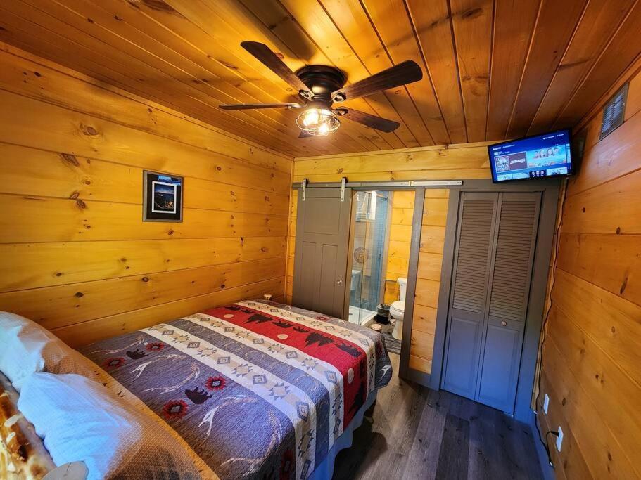 Dancing Bear Cabin- Relax & Enjoy! Сев'єрвілл Екстер'єр фото