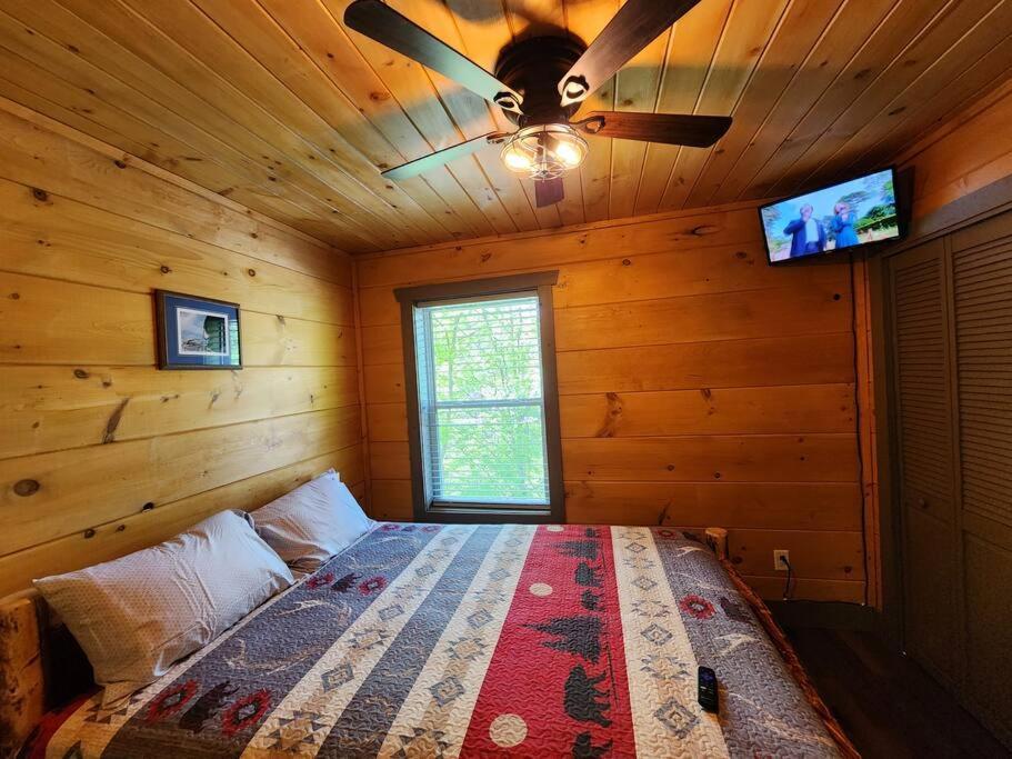 Dancing Bear Cabin- Relax & Enjoy! Сев'єрвілл Екстер'єр фото