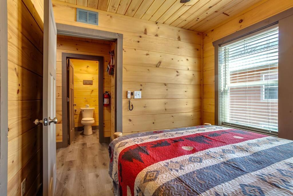 Dancing Bear Cabin- Relax & Enjoy! Сев'єрвілл Екстер'єр фото