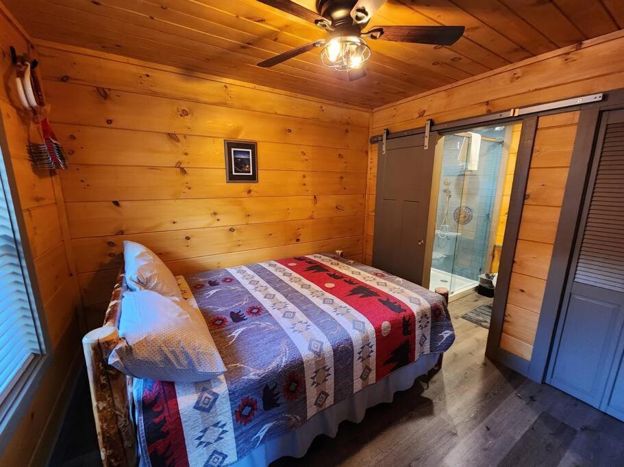 Dancing Bear Cabin- Relax & Enjoy! Сев'єрвілл Екстер'єр фото